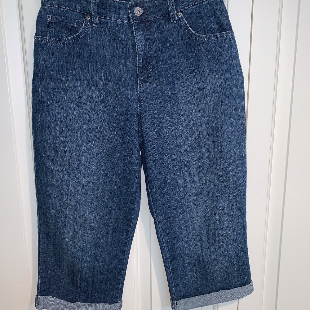 GLORIA VANDERBILT DENIM CAPRIS SIZE 4